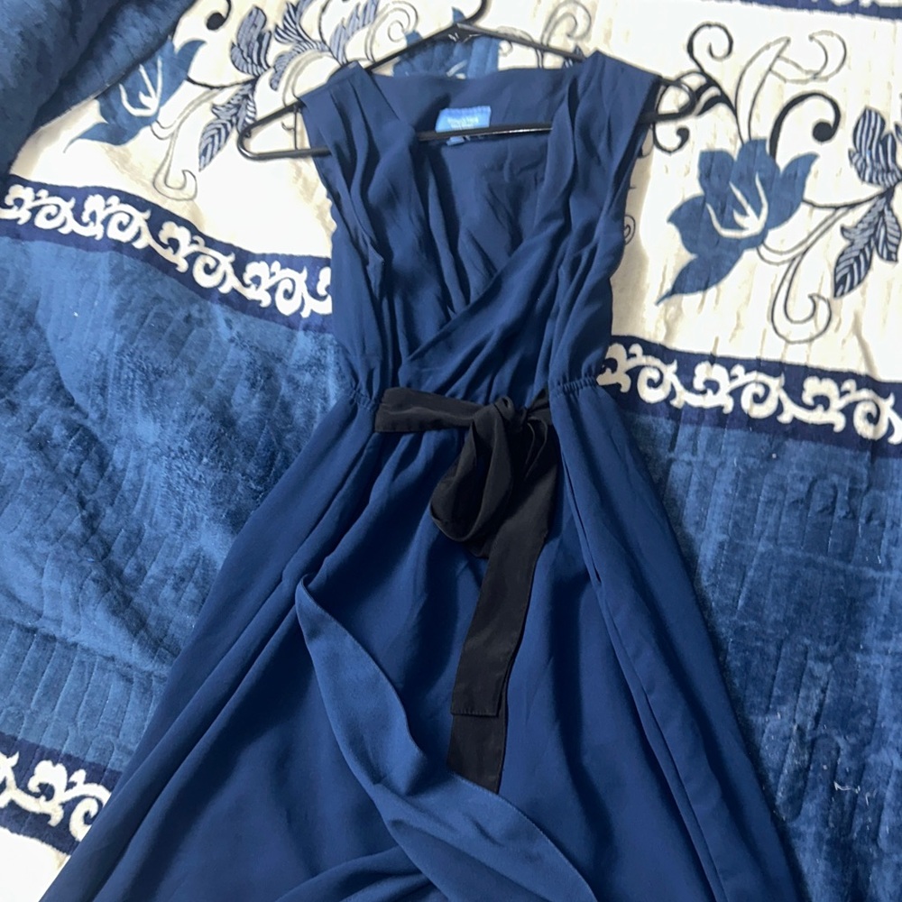 Elegant Blue Vera Wang Sleeveless Dress